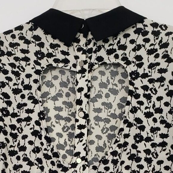 Forever 21 Long Sleeve Collared Blouse; Button Down in Back; Size Small - Picture 5 of 8